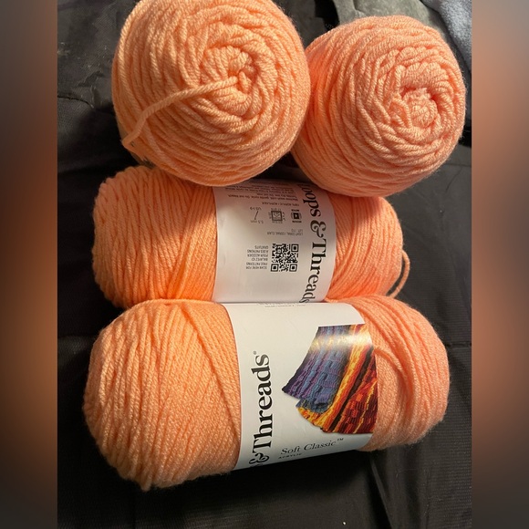 Loops & Threads LIGHT CORAL Yarn Bundle - Picture 2 of 4